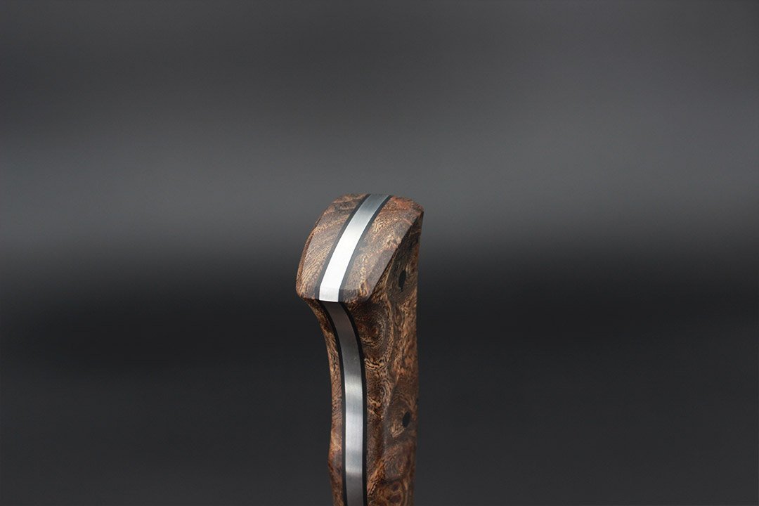 Jagdmesser mit Flacherl und Griff aus stabilisierter Esche